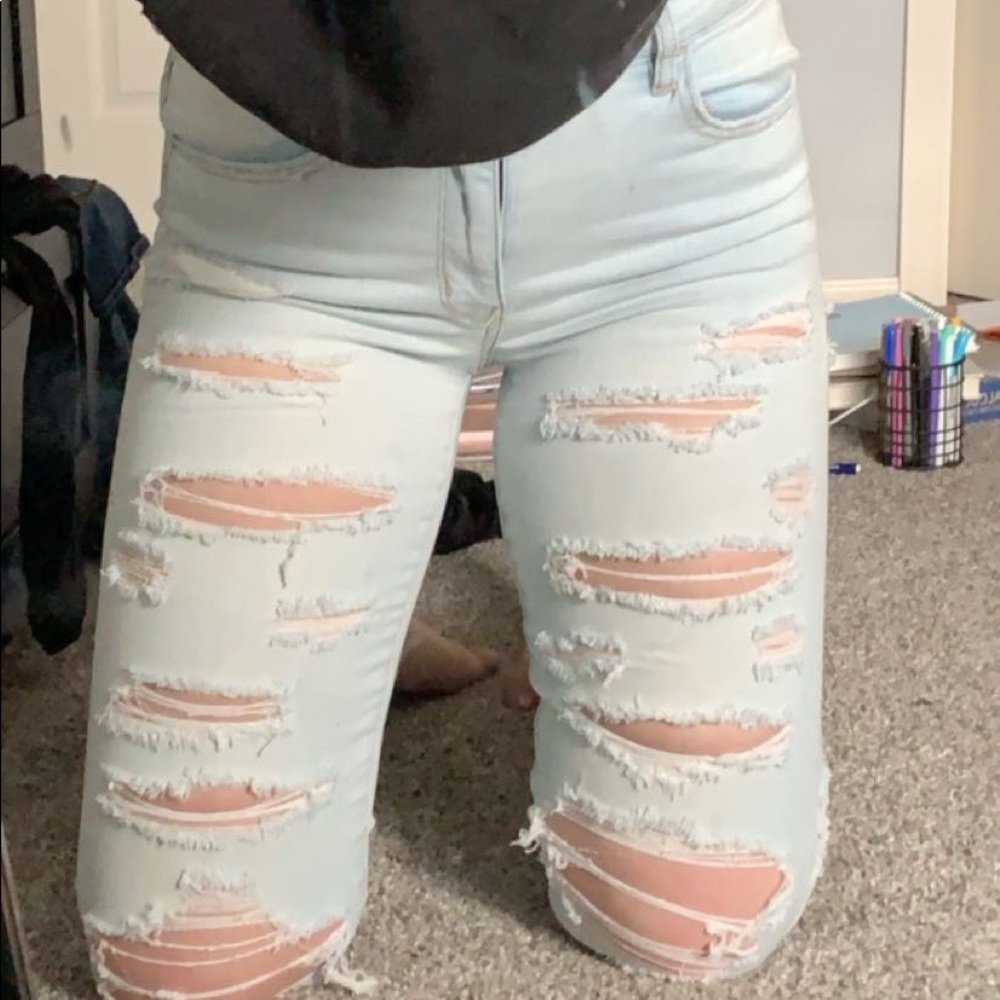 Light Washed Ripped Jeans